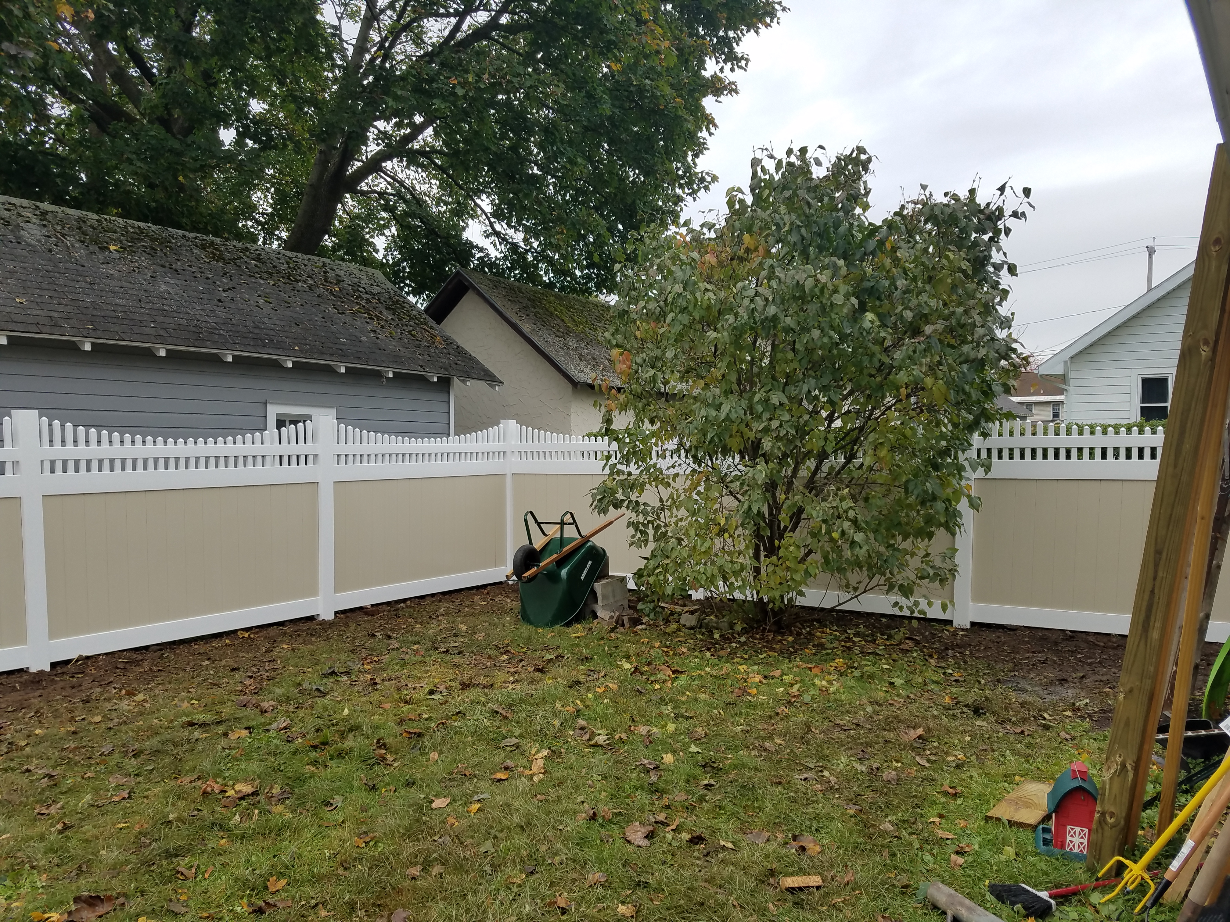 vinyl fencing